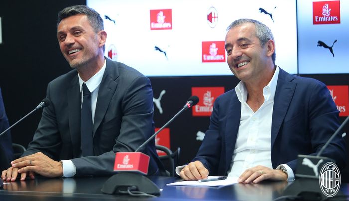 Pelatih baru AC Milan, Marco Giampaolo (kanan), bersama Direktur Teknik Paolo Maldini (kiri). 