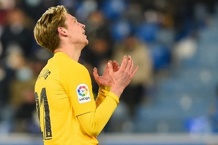 Gelandang tengah Barcelona, Frenkie de Jong, masih menjadi buruan utama Manchester United pada bursa transfer musim panas 2022.