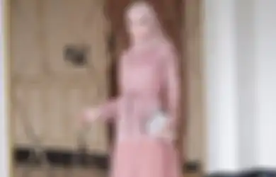 5 Inspirasi Model Dress Brokat Warna Cokelat Buat Lebaran, Simak