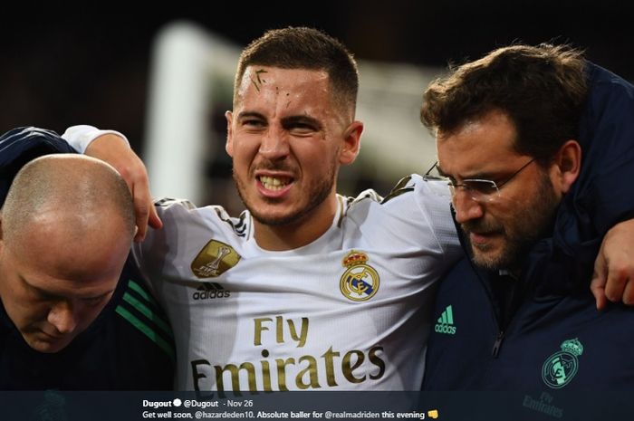 Winger Real Madrid, Eden Hazard, meringis kesakitan setelah engkel kaki kanannya mengalami cedera pada pertandingan melawan Paris Saint-Germain, Selasa (27/11/2019).