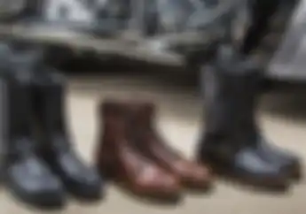 Cara Atasi Bau di Sepatu Riding Kamu Saat Musim Hujan