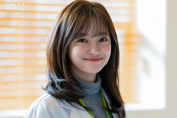 Penampilan  Kim Se Jeong saat fan meeting di Jakarta