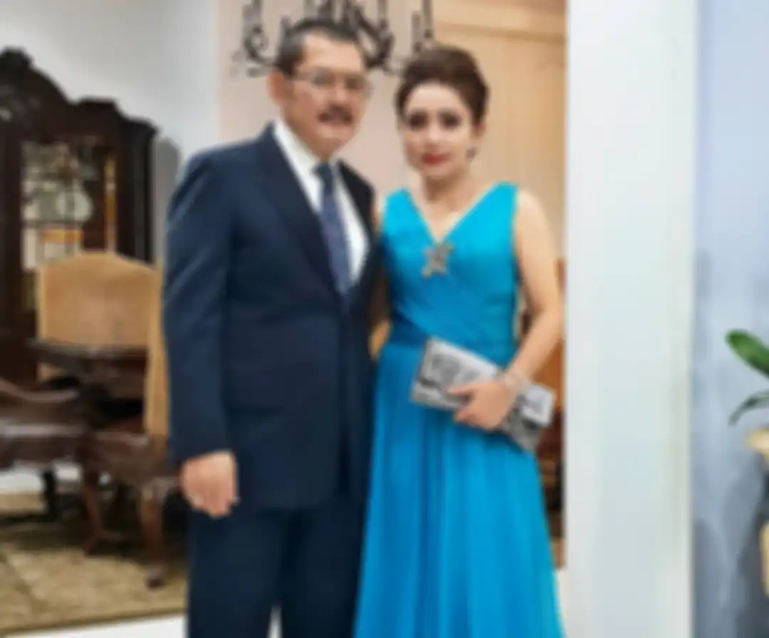 Penampilan Mayang Sari dengan gaya sanggul modern ala Halimah dengan sentuhan messy yang elegan