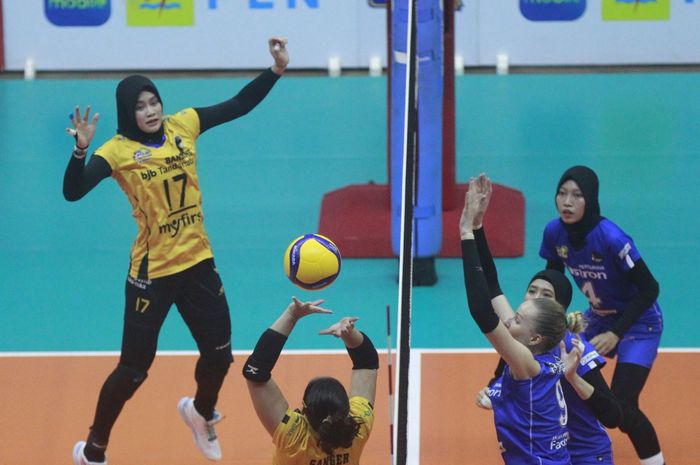 Tim bola voli putri Jakarta Pertamina Fastron melawan Bandung BJB Tandamata di GOR Ken Arok, Kota Malang, Jumat (10/2/2023) pada laga lanjuta Proliga 2023