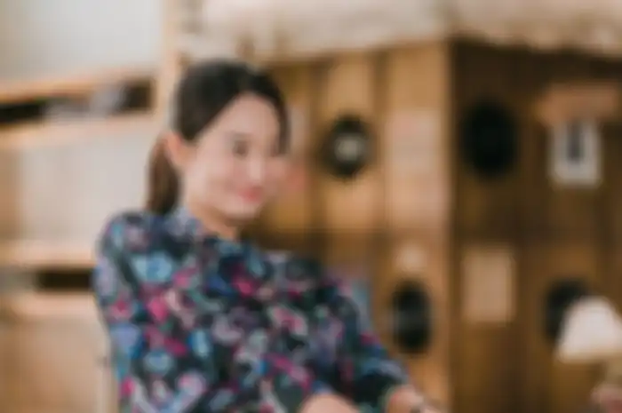 Busana Unik Shin Min Ah Curi Perhatian, Disebut Bak Pohon Natal hingga Peri Natal di Drama Hometown Cha Cha Cha!