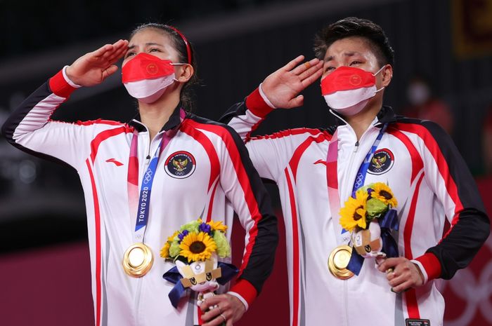 Greysia Polii/Apriyani Rahayu saat victory ceremony Olimpiade Tokyo 2020, Senin (2/8/2021)