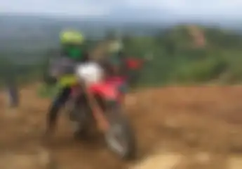 Honda CRF150L Fun Off-road Touring Taklukkan Tanjakan Ekstrem Bukit Hambalang