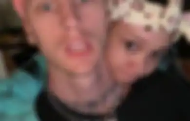 Machine Gun Kelly Bakal Main Film Bareng Putrinya