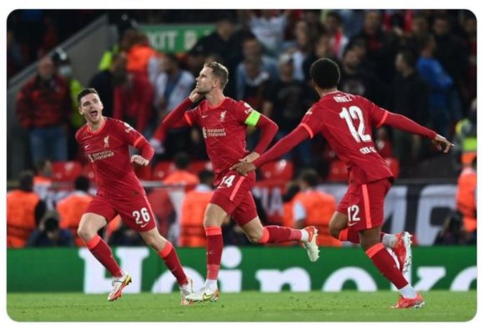 Kapten Liverpool, Jordan Henderson (tengah) mencetak gol yang mengantarkan timnya meraih kemenangan 3-2 atas AC Milan dalam matchday 1 Grup B LIga Champions 2021-2022.