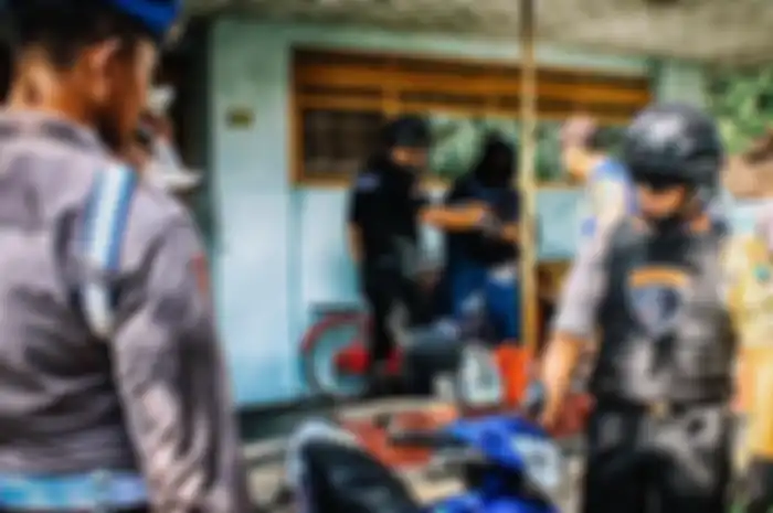 Kapolres Lumajang pimpin penggerebekan, 17 motor bodong diamankan.