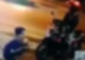Waspada.. Terekam CCTV Maling Motor Semakin Santai Dalam Beraksi