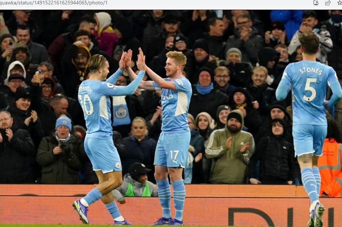 Gelandang andalan Manchester City, Kevin De Bruyne, merayakan gol ke gawang Brentford pada pekan ke-24 Liga Inggris 2021-2022 di Stadion Etihad, Rabu (9/2/2022).