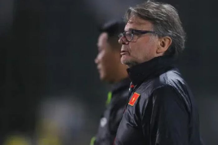 Philippe Troussier rombak besa-besaran skuad Vietnam untuk FIFA Matchday lawan Hong Kong.