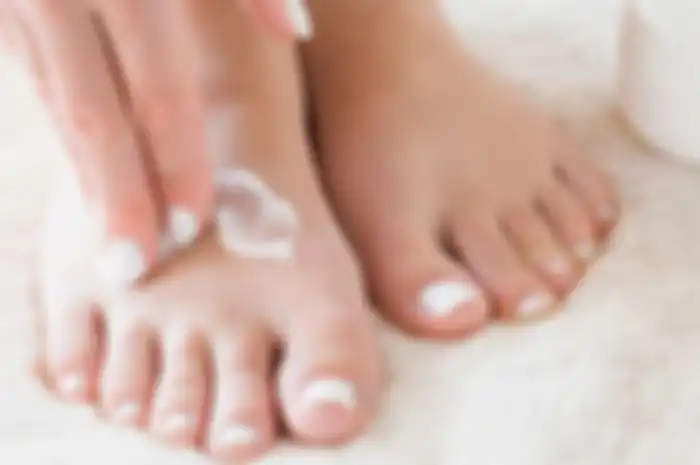 Cara memutihkan kulit kaki