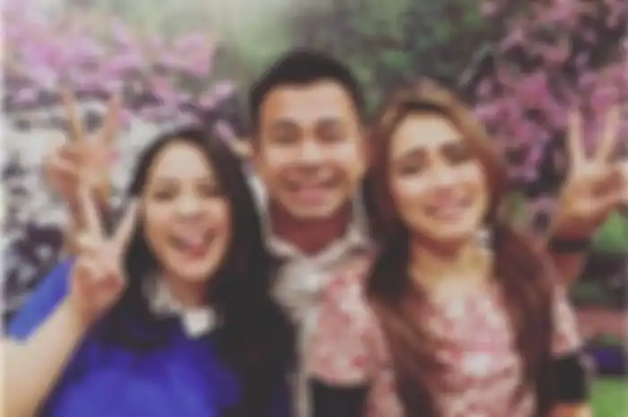 Potret keakraban Raffi, Nagita, dan Ayu Ting Ting.