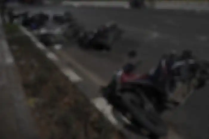 Motor Supra X 125 Helm In, menjadi korban Aksi unjuk rasa mahasiswa yang terjadi di Kompleks Gedung MPR/DPR/DPD RI Senayan, Jakarta pada (24/9/2019) 
