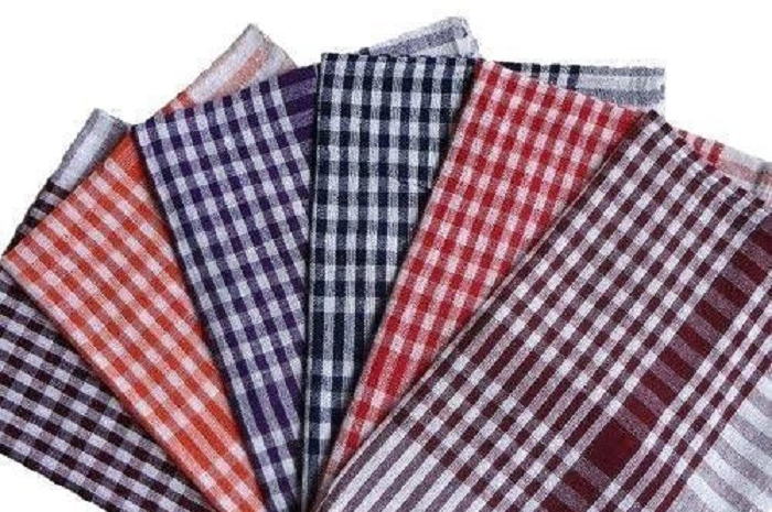 Mencuci lap dapur