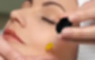 Lagi Digemari, Ini 5 Cara Pakai Face Oil Buat Maksimalkan Manfaatnya!
