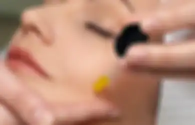Lagi Digemari, Ini 5 Cara Pakai Face Oil Buat Maksimalkan Manfaatnya!