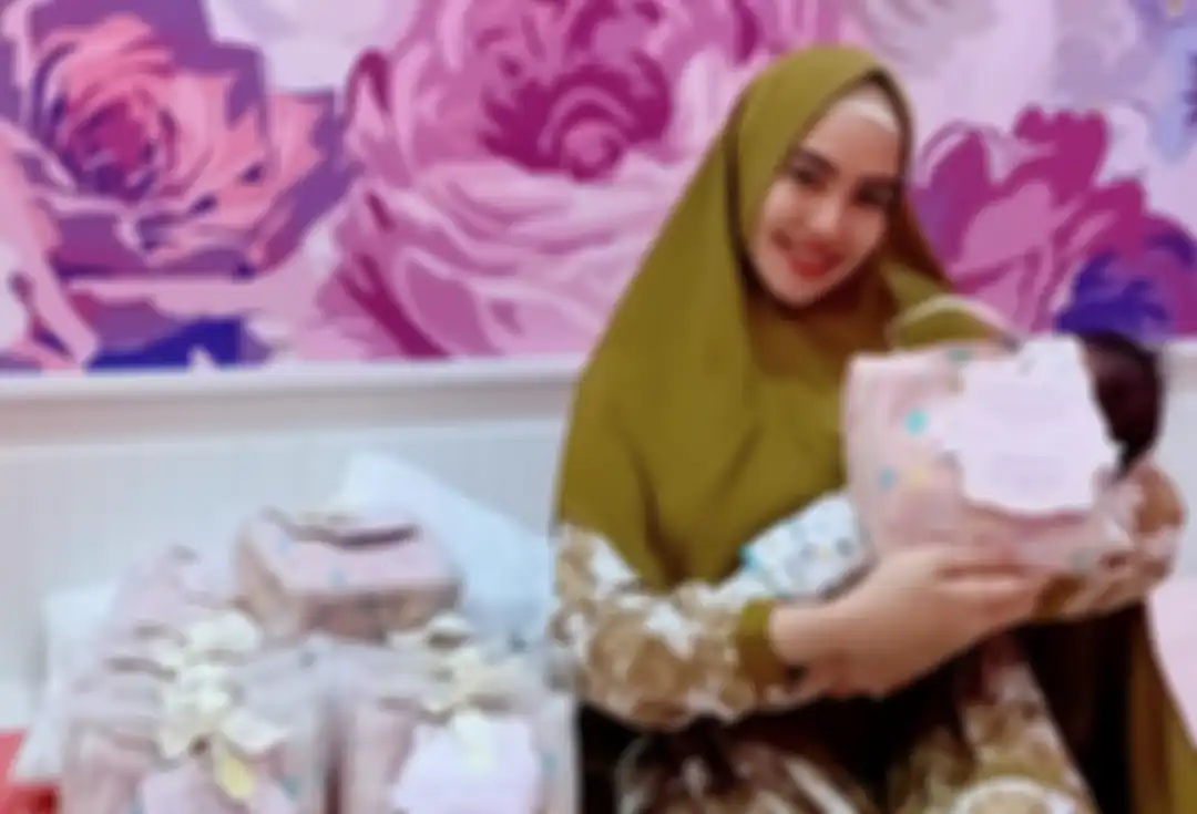 Kartika Putri dan baby Khalisa