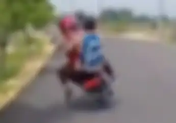 Ngakak! Kelakuan Kids Zaman Now Wheelie, Eh Apes Endingnya