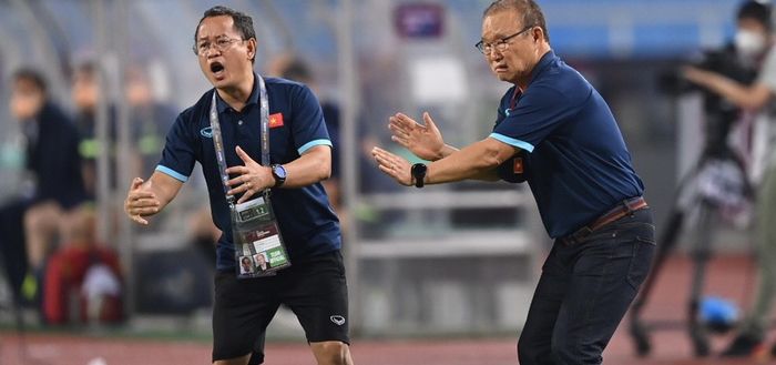 Pelatih timnas Vietnam, Park Hang-seo, menunjukkan ekspresi kecewa kala timnya menghadapi Australia di Kualifikasi Piala Dunia 2022, Selasa *(7/9/2021).