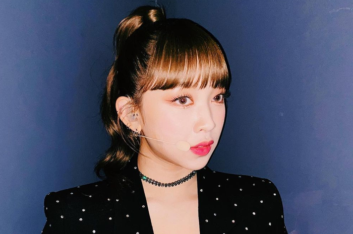 Gaya rambut anti boring ala Dita Karang