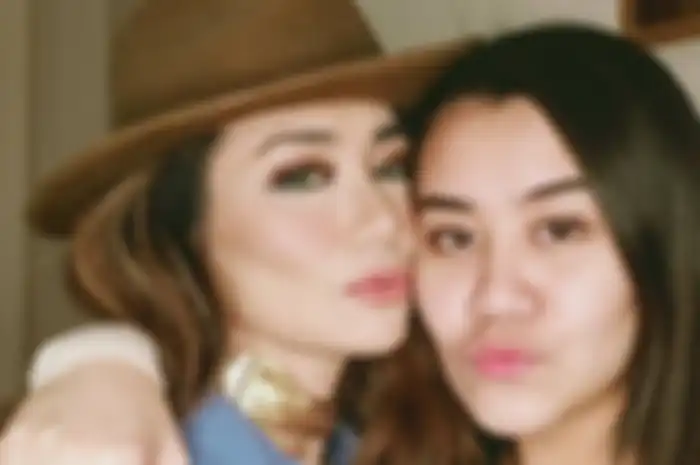 Reza Artamevia bersama Aaliyah Massaid