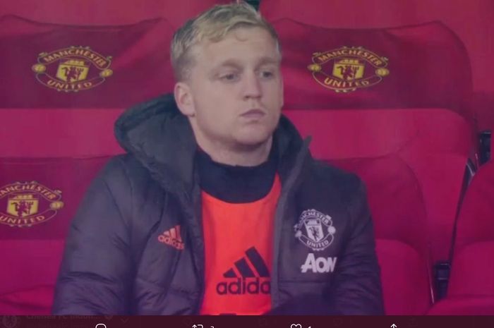 Gelandang muda asal Belanda, Donny van de Beek, lagi-lagi dinilai telah salah memutuskan untuk bergabung dengan Manchester United.