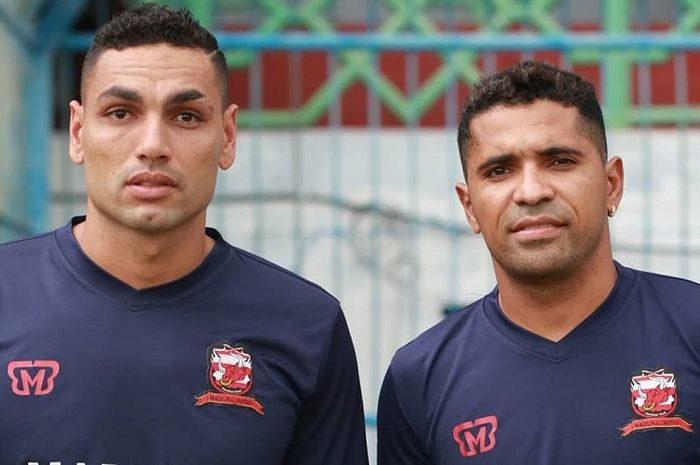 Jaimerson da Silva Xavier alias Jaime, dan Alberto Goncalves alias Beto berfoto saat sesi latihan Madura United.