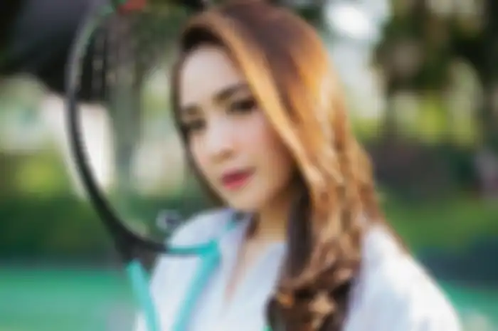 Biasanya tenteng tas branded bernilai fantastis, artis Nagita Slavina kini kepergok bawa tas murah dengan harga terjangkau.