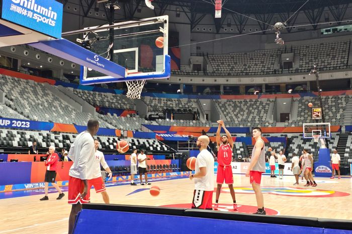 Suasana para pemain timnas basket Kanada saat menjalani latihan di Indonesia Arena, Senayan, Jakarta, Kamis (23/8/2023) jelang pertandingan melawan Prancis.