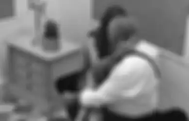 Tega! Wanita Ini Malah Selingkuh dengan Mertuanya Sendiri hingga Lahirkan Anak, sementara Sang Suami Banting Tulang Mencari Nafkah Merantau ke Kalimantan
