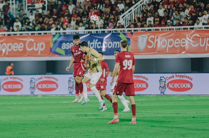Suasana pertandingan antara PSM Makassar melawan Cong An Ha Noi FC, Rabu (2/4/2025).