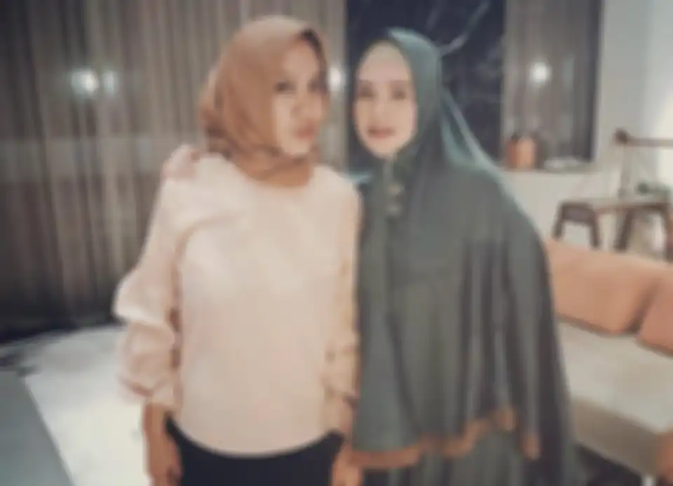 Mulan Jameela dan istri mantan suaminya, Sofia Upay, nampak kompak dan akur