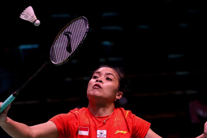 Pebulu tangkis tunggal putri Indonesia, Gregoria Mariska Tunjung, saat bertanding melawan wakil NFBR (Rusia), Anastasiia Shapovalova, pada pertandingan penyisihan Grup C Sudirman Cup 2021 di Energiaa Arena, Vantaa, Finlandia, Minggu (26/9/2021).