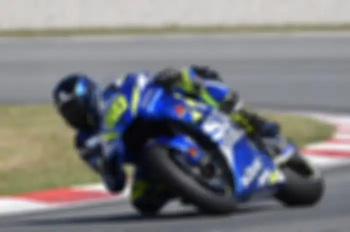 Sylvain Guintoli, test rider Team Suzuki Ecstar malah sibuk parah saat pembalap MotoGP libur paruh musim. 