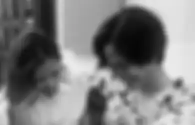 Dikta & Prilly Latuconsina Unggah Foto Berdua, Netizen Heboh Patah Hati!