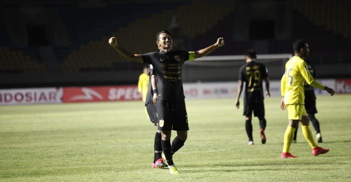 Striker PSIS Semarang, Hari Nur Yulianto, merayakan gol yang dicetaknya pada laga kontra Barito Putera di Piala Menpora 2021.
