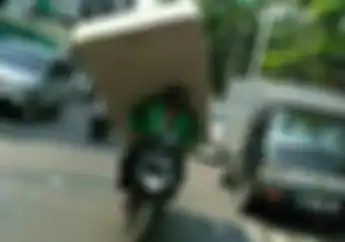 Konsumen Suka Kejam, Ojol Dipaksa Angkut Barang Berlebih, Fotonya Bikin Melongo