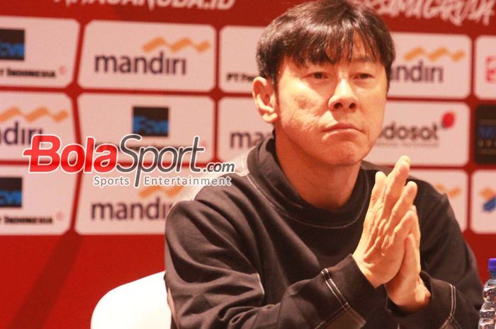 Pelatih Timnas Indonesia Shin Tae-yong saat Menghadiri Press Conference jelang lawan Tanzania di Hotel Sultan, Jakarta Pusat, Sabtu (1/6/2024).