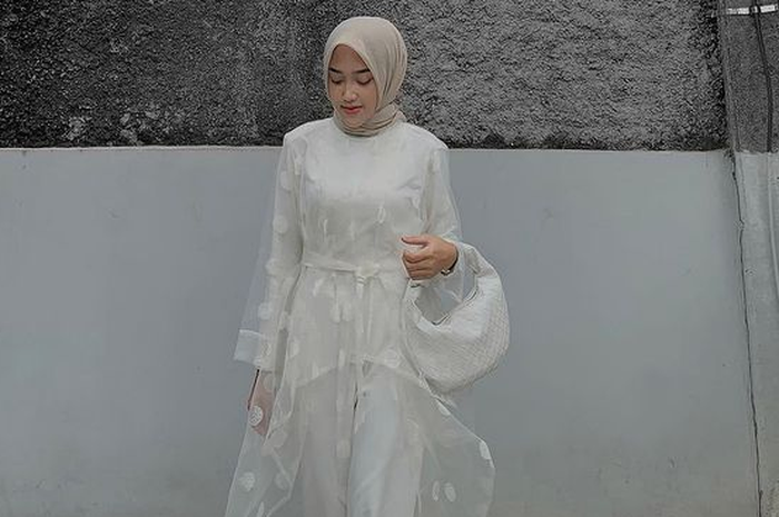Outer putih modis baju lebaran 2023