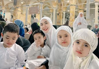 Selain Berangkatkan Umrah Belasan Guru Al Quran, Oki Setiana Dewi Juga Rutin Mengisi Ceramah Selama Ibadah