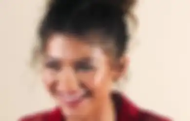 Jarinya Teriris Pisau Dapur, Zendaya: LOL! Gue Nggak Mau Masak Lagi!