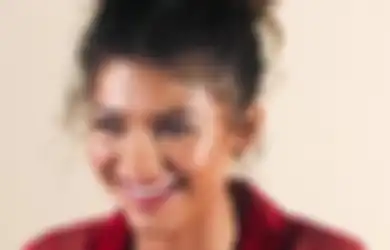 Jarinya Teriris Pisau Dapur, Zendaya: LOL! Gue Nggak Mau Masak Lagi!