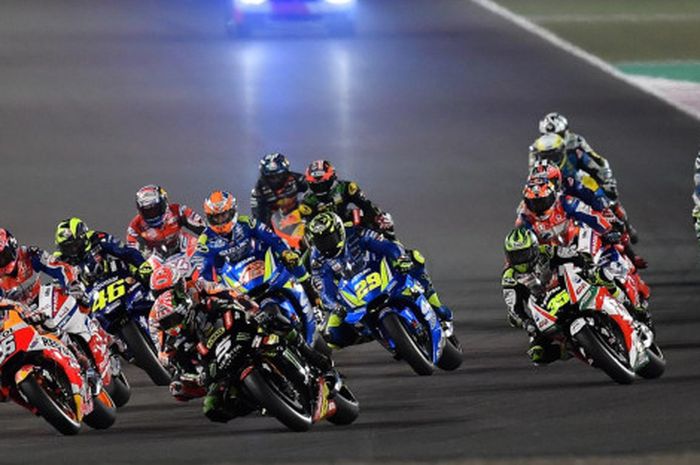  Suasana saat berlangsungnya balapan seri pertama MotoGP Qatar di Sirkuit Losail, Doha, Qatar, pada 