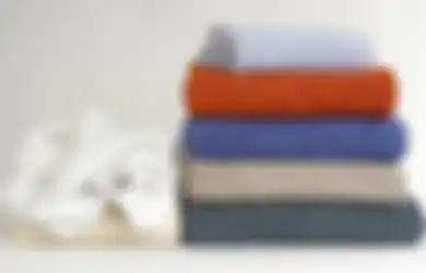 Ya Ampun Jangan Langsung Dibuang, Mending Cuci Handuk Dekil dengan Deterjen yang Dicampur dengan Minyak Ini, Dijamin Langsung Bersih Kinclong Seperti Baru Lagi