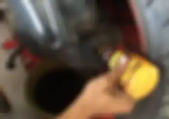 Boleh Enggak Oli Gardan Motor Matic Dipakai Buat Mesin? Ini Kata Ahlinya