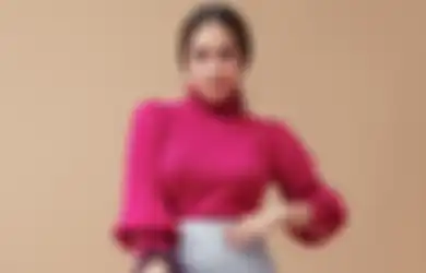 Tampil Sederhana Pakai Outfit Serba Cokelat, Nagita Slavina Malah Bikin Minder Gegara Flat Shoes Bunga-bunganya, Netizen: Emas Segambreng Kalah