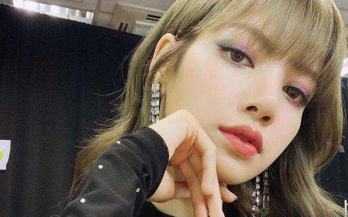 eye makeup Lisa BLACKPINK